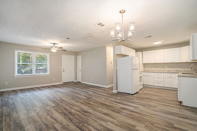 Building Photo - Fully Renovated 3BR/2BA in Forest Park!