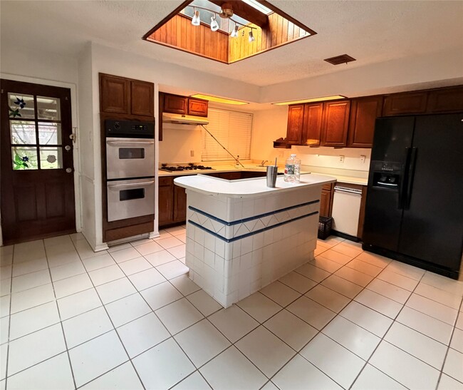 Building Photo - 2235 Quail Valley E Dr