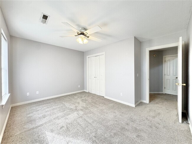 Building Photo - 3834 E Chadwick Dr