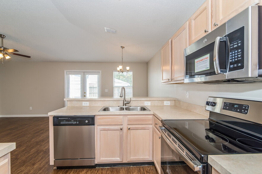 Building Photo - 1125 Buccaneer Blvd