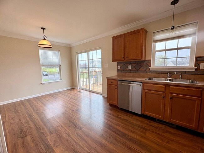 Building Photo - 3 Bedroom 2.5 Bathroom in York!