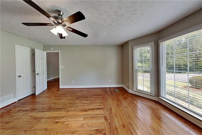 Building Photo - 2200 Hamstead Ct
