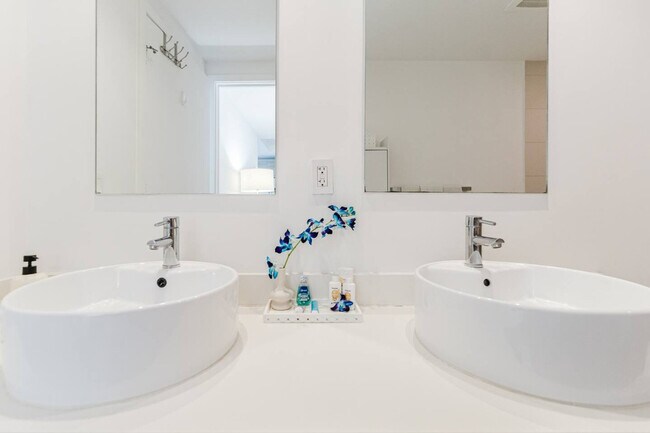 Building Photo - 101 NE 34th St