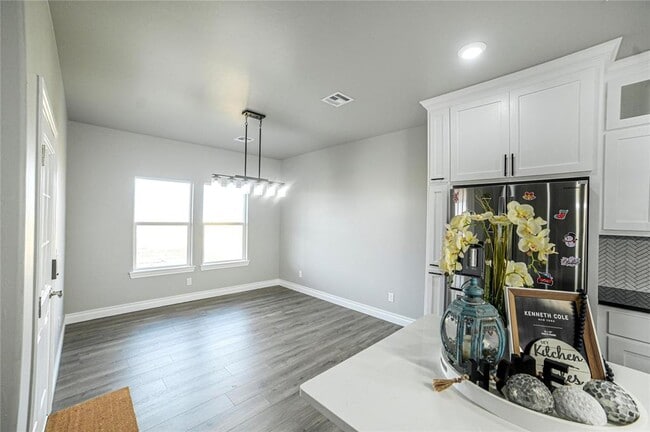 Building Photo - 4715 White Tail Ct