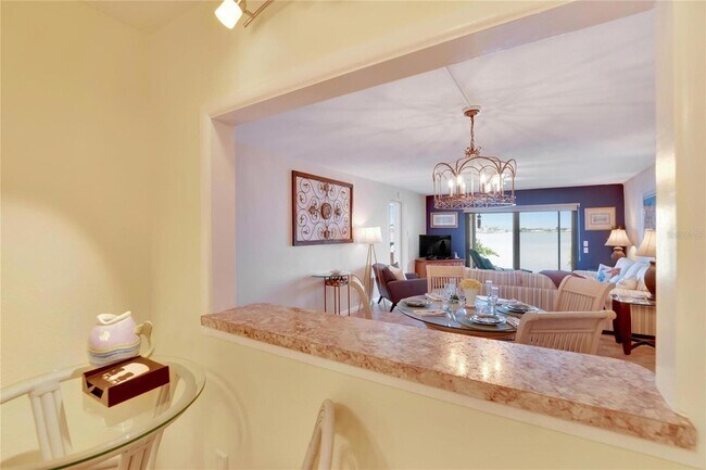 Building Photo - 7700 Sun Island Dr S