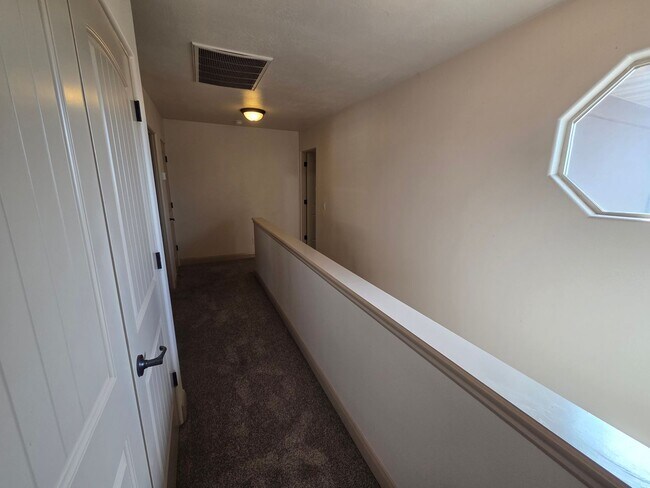 Building Photo - Shadow Ridge 3 Bedroom