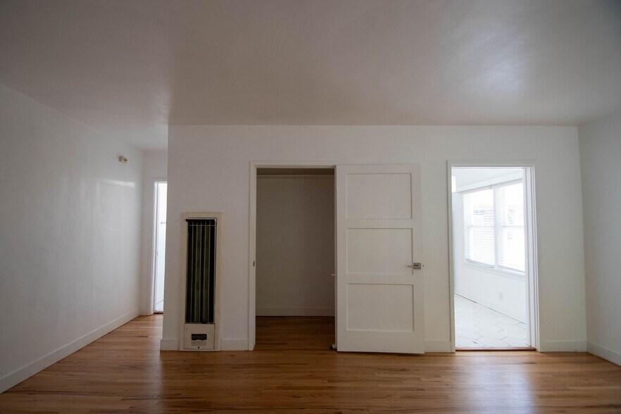 Building Photo - 14437 Dickens St