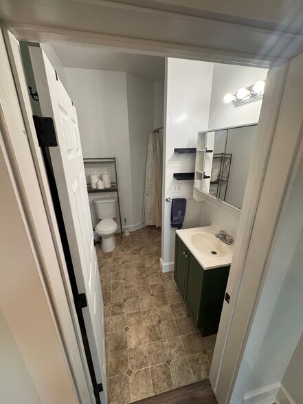 Unattached bathroom - 2736 McDermott St
