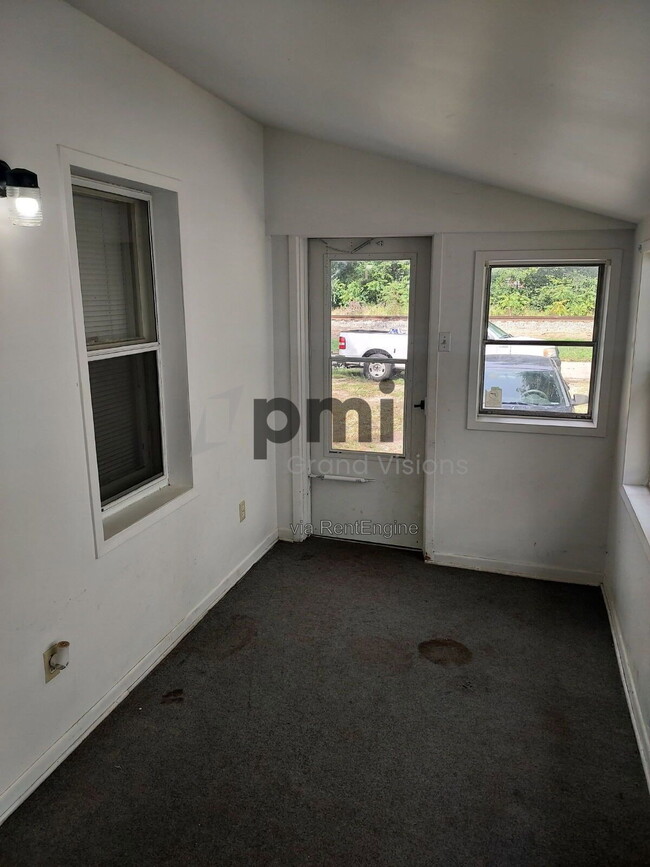Building Photo - 419 E Peoria Ave