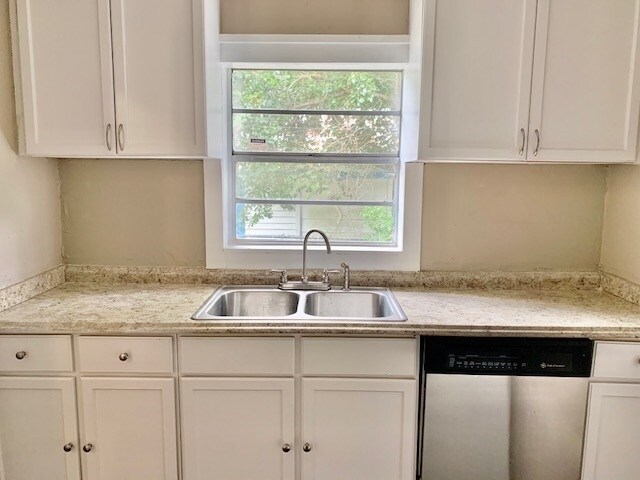 Building Photo - 711 Dent St