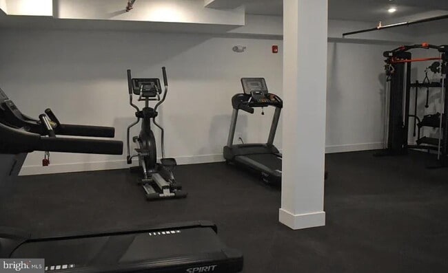 Building Photo - 337 Richmond St