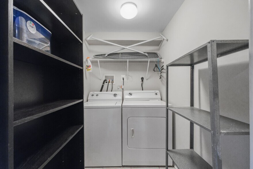 Building Photo - 318 Farragut St NW