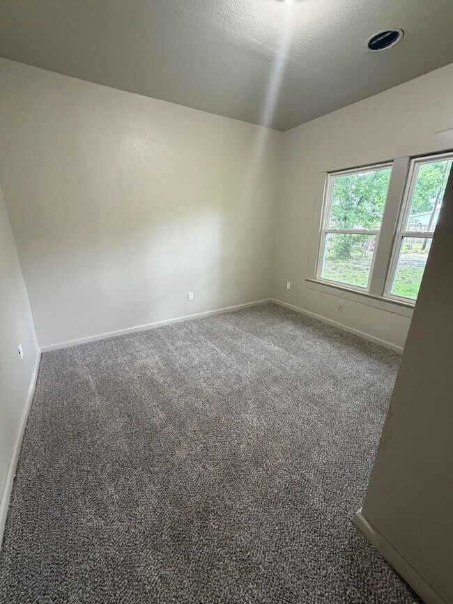 Building Photo - 3 Bedroom 1 Bath Home for RENT