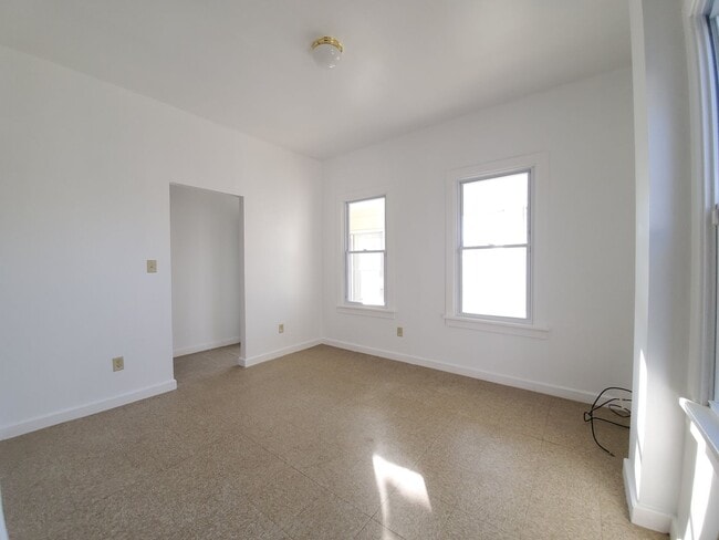 Building Photo - Adorable 3 bed 1 bath home For Rent in Bridgeton - $1575