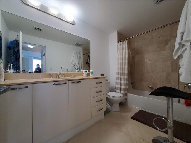 Building Photo - 2101 Brickell Ave