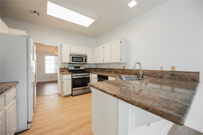 Building Photo - 7829 Ben Hogan Dr