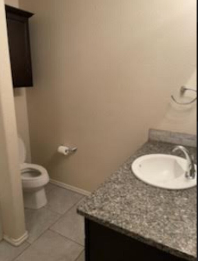 Building Photo - House For Lease in Odessa