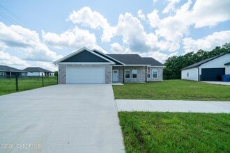 Building Photo - 726 Vine Dr