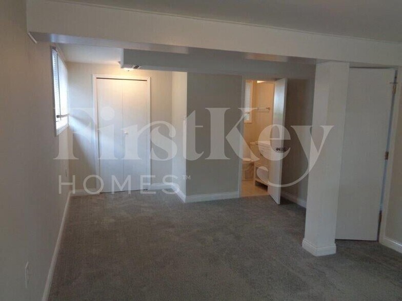 Building Photo - 451 E Mulberry Ct