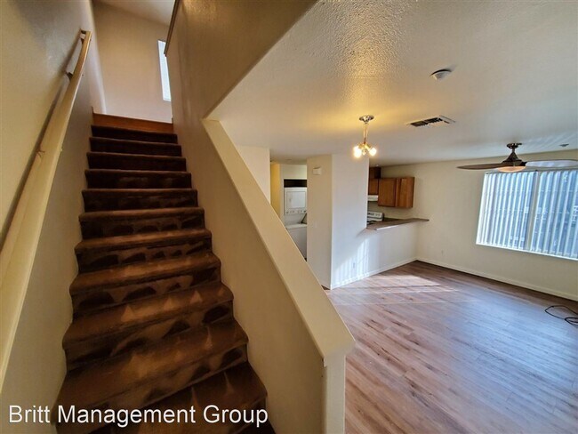 Building Photo - 2 br, 1.5 bath House - 449 Holcomb Avenue