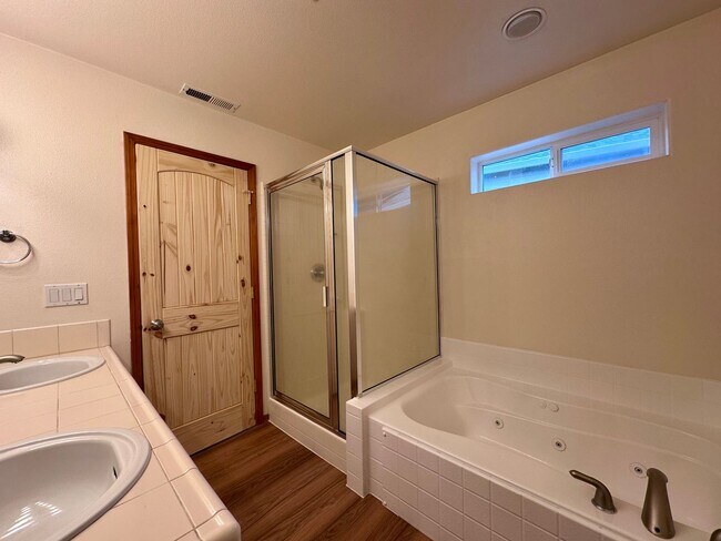 Building Photo - Beautiful Move-In Ready Single-Family Home on a Corner Lot in Gresham!