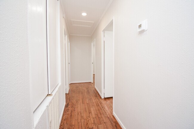 Building Photo - 5006 Libbey Dr