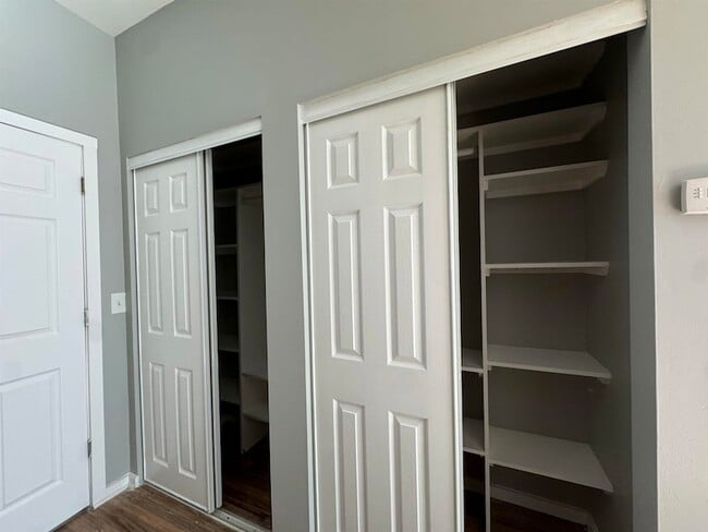 Building Photo - 1513 Summit Ave