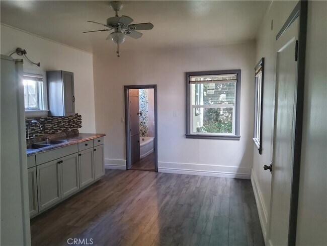 Building Photo - 10630 Hillhaven Ave
