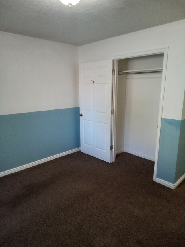 Building Photo - Willow Springs Condo