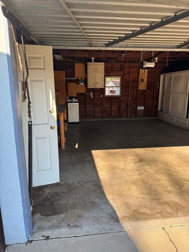 Building Photo - 1201 W Elm St