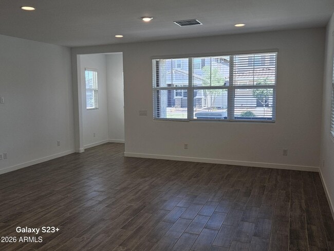 Building Photo - 3353 S Primrose