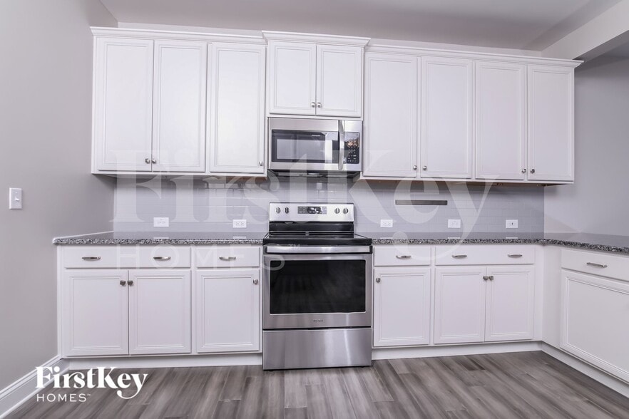 Building Photo - 499 Royal Oak Ln