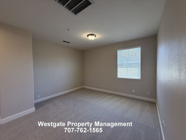 Building Photo - 1708 Southridge Dr