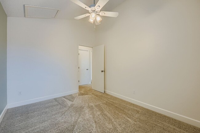 Building Photo - 3435 Mountainside Dr