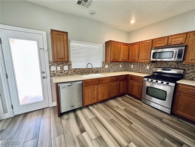 Building Photo - 8923 Deep Ridge Ct