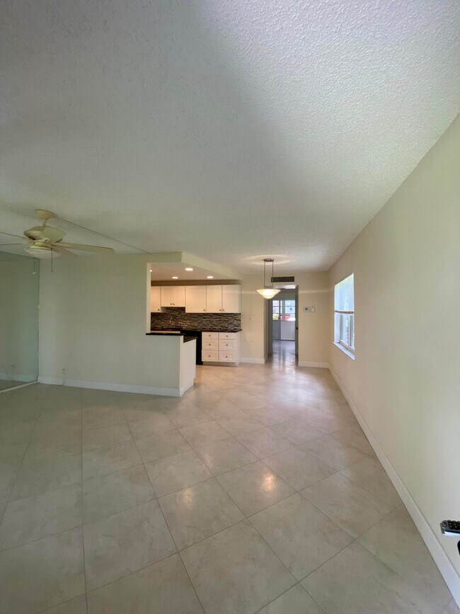 Building Photo - 583 Normandy M