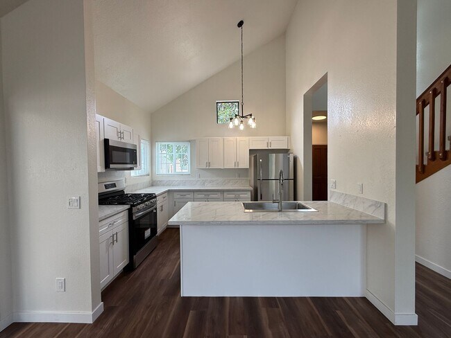 Building Photo - 1422 Eagle Ct