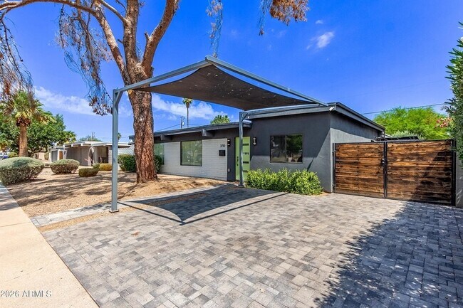 Building Photo - 3710 E Altadena Ave