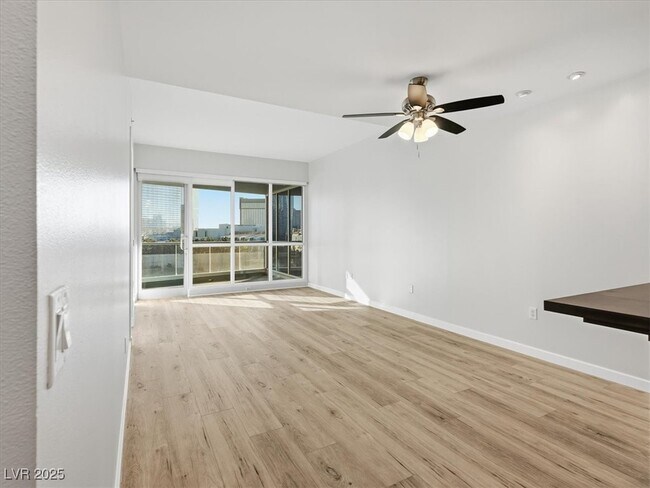 Building Photo - 4575 Dean Martin Dr