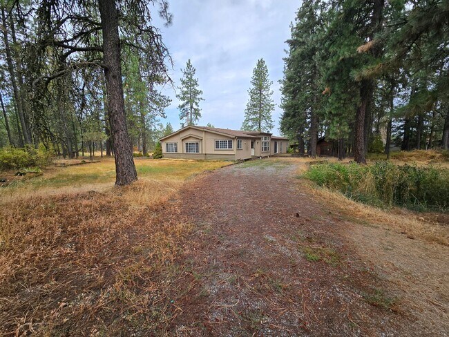 Building Photo - 4161 W Foothill Dr
