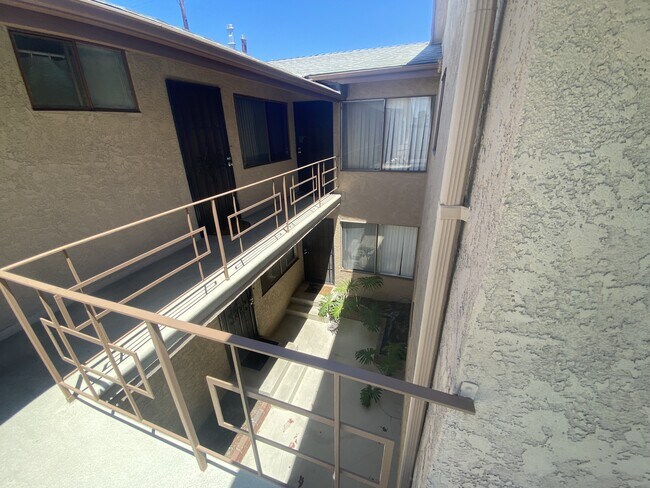 Building Photo - Green Tree Apts