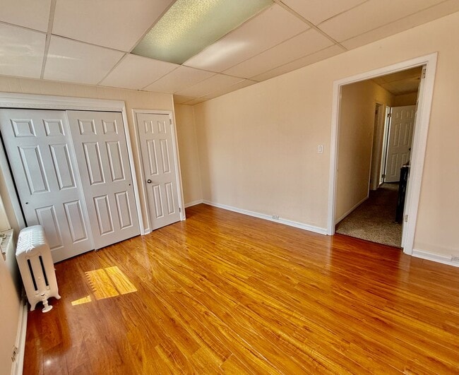 Building Photo - Spacious 3 BR / 1 BA HOUSE in Great South Philly location w/ Hardwood Flooring-Nice Kitchen-Washe...