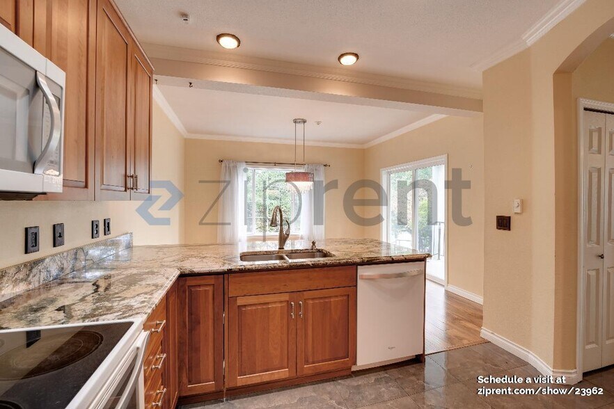 Building Photo - 10909 Avondale Rd NE