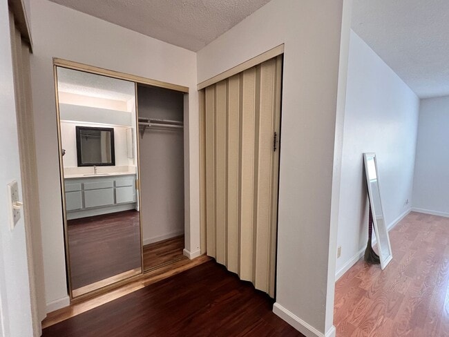 Building Photo - 3 Bedroom, 2.5 bath with Private Patio, Attached Garage and Washer/Dryer