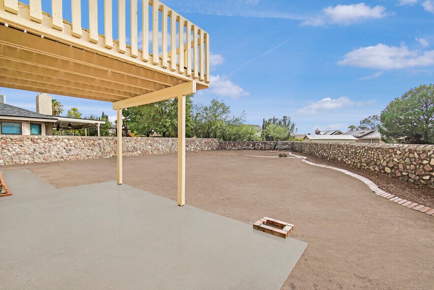 Building Photo - 929 Totonaca Ln