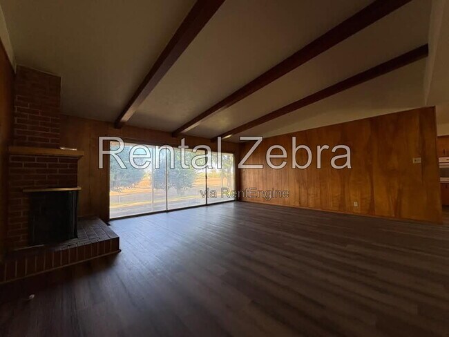 Building Photo - 2119 California 140