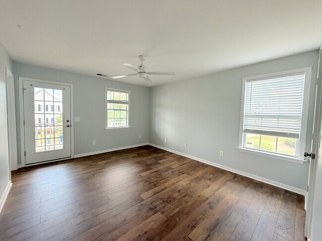 Building Photo - 307 Laurel Hill Ln