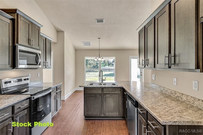Building Photo - 1155 S Brookfield Dr