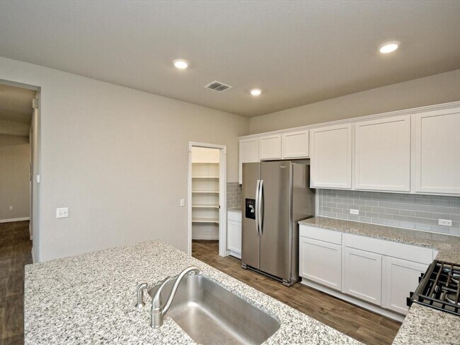 Building Photo - 413 Rainmaker Ln
