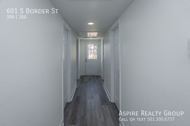 Building Photo - 601 S Border St